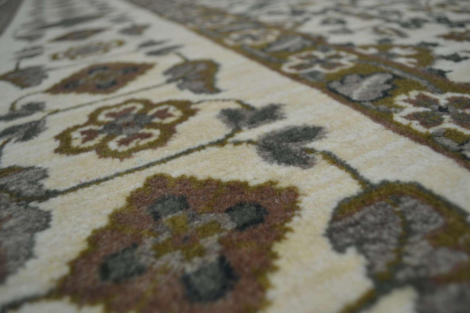 6' 0" x 9' 0" India Tebriz Rug - Image 4