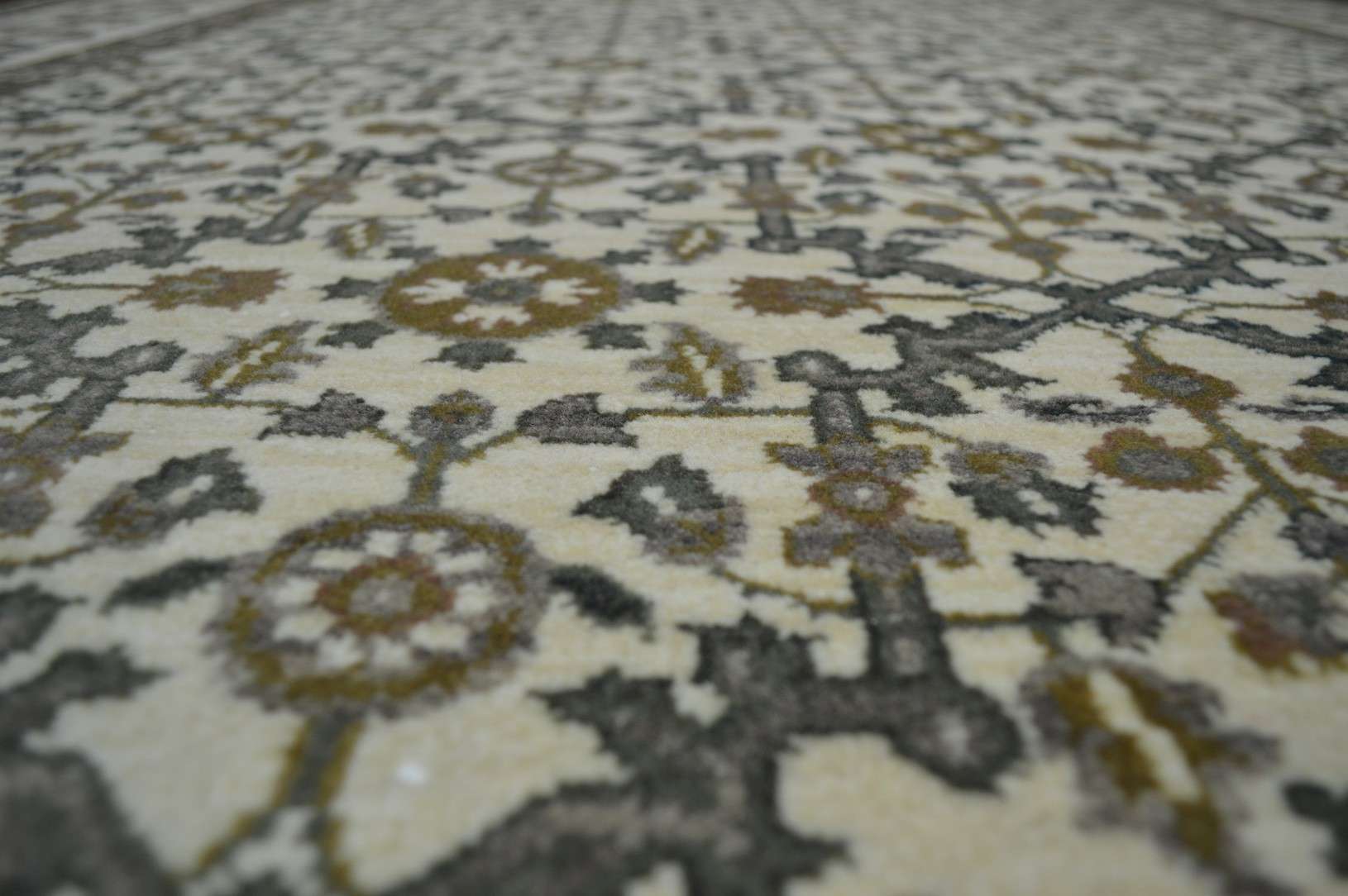 6' 0" x 9' 0" India Tebriz Rug - Image 5