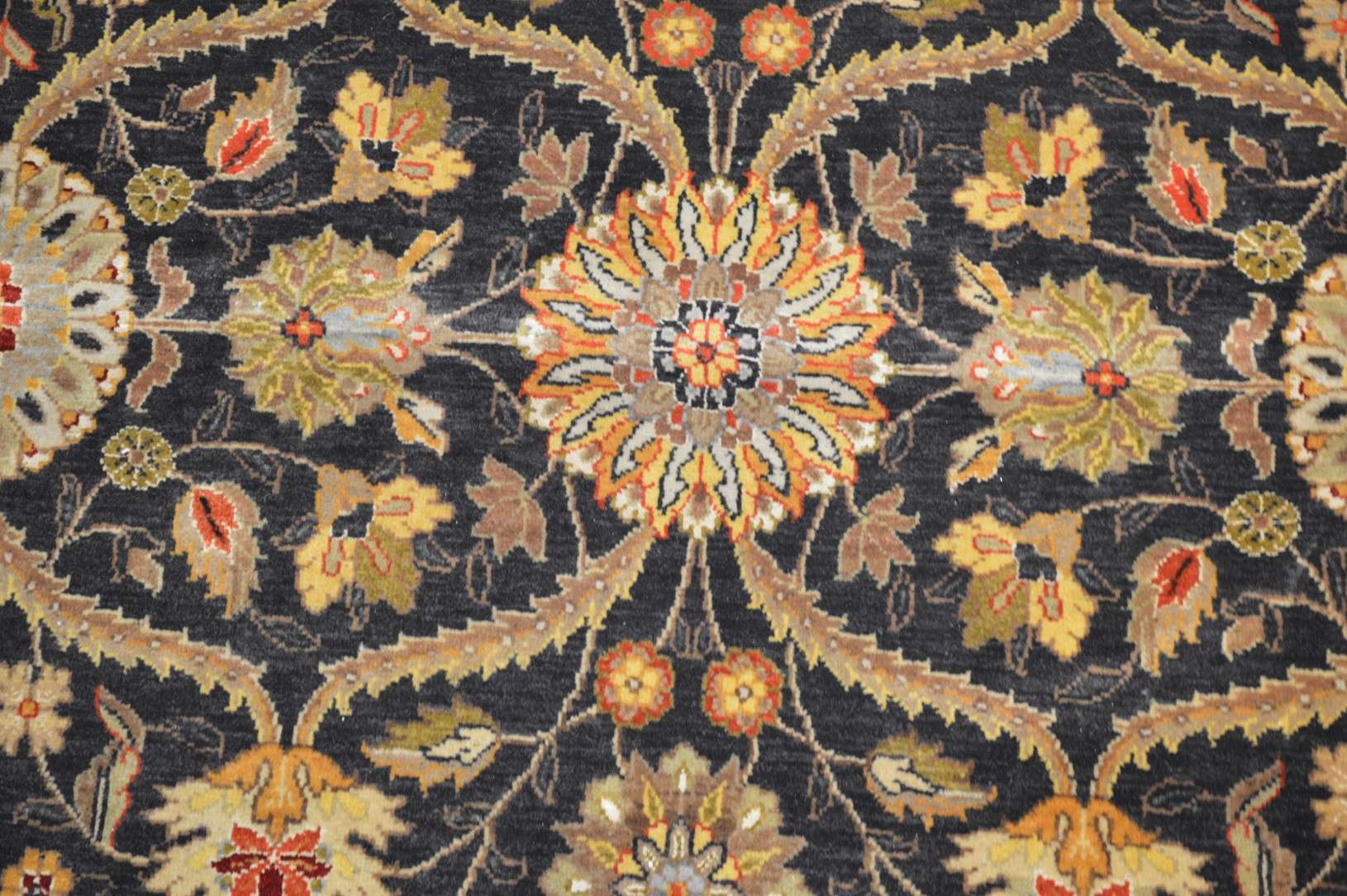 7' 7" x 9' 6" India Agra Rug - Image 3