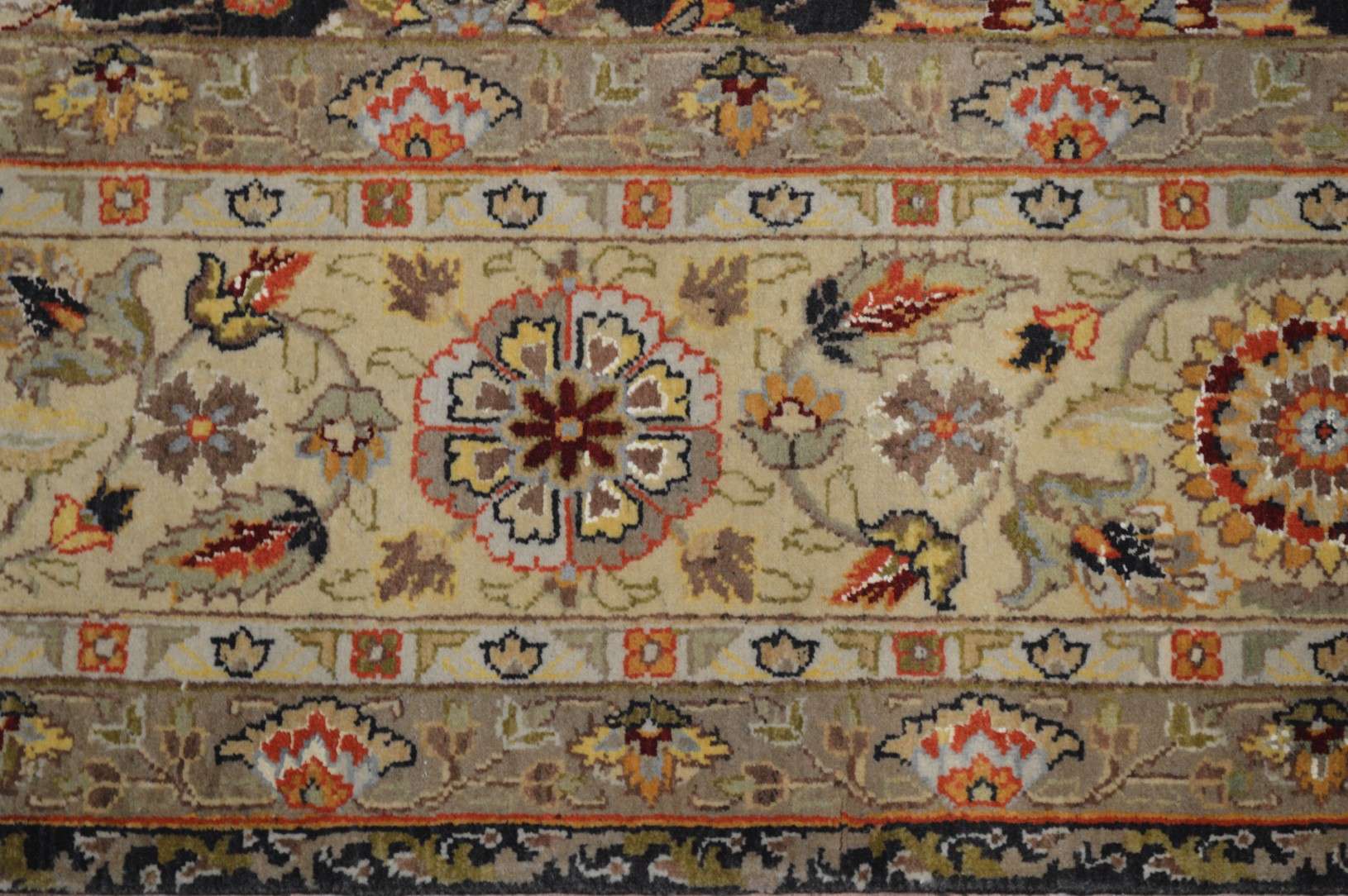 7' 7" x 9' 6" India Agra Rug - Image 10