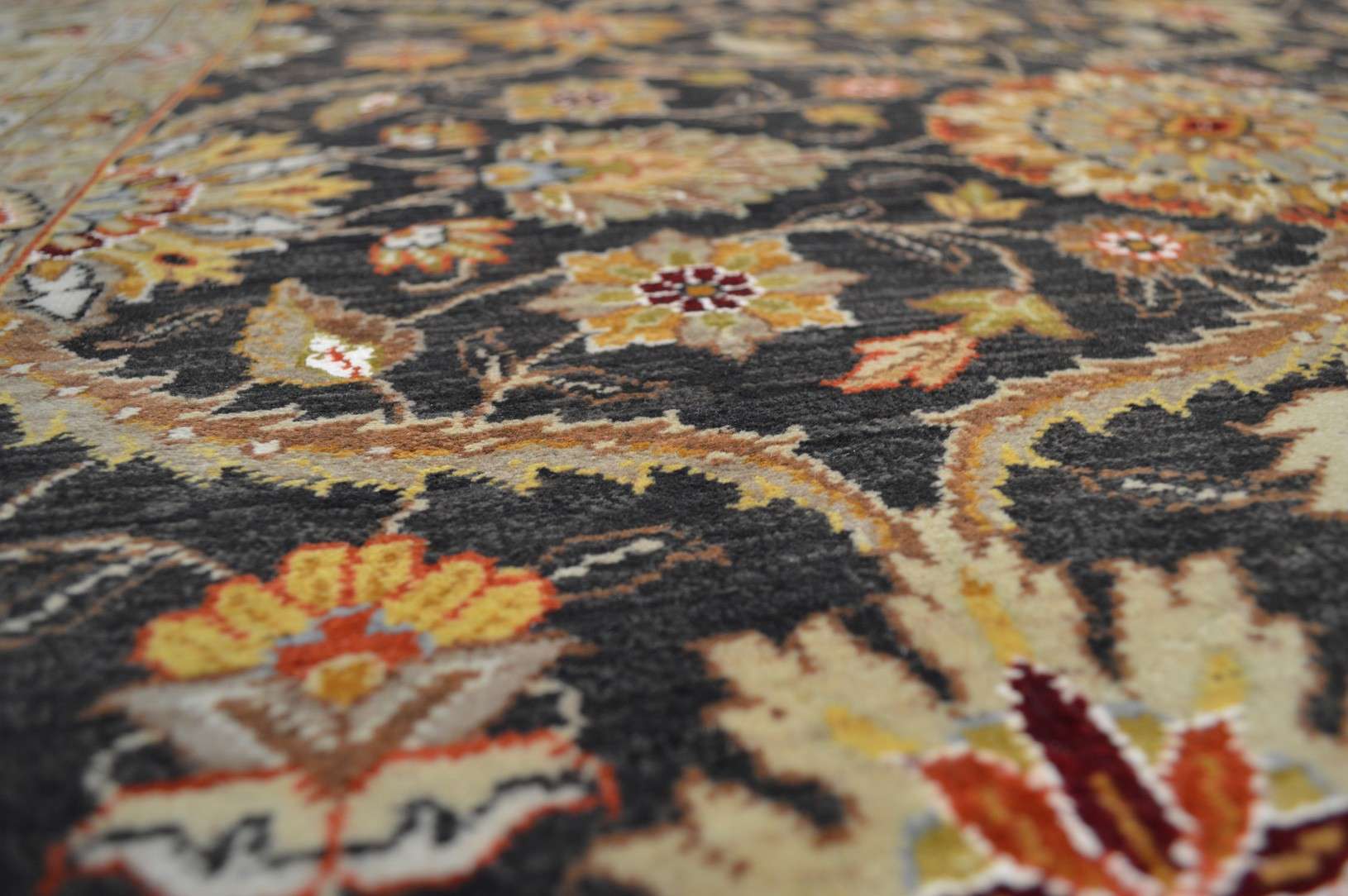 7' 9" x 9' 9" India Agra Rug - Image 5