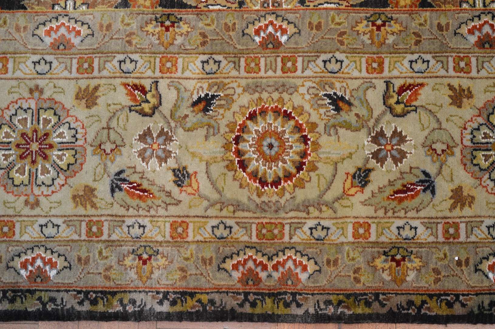7' 9" x 9' 9" India Agra Rug - Image 4