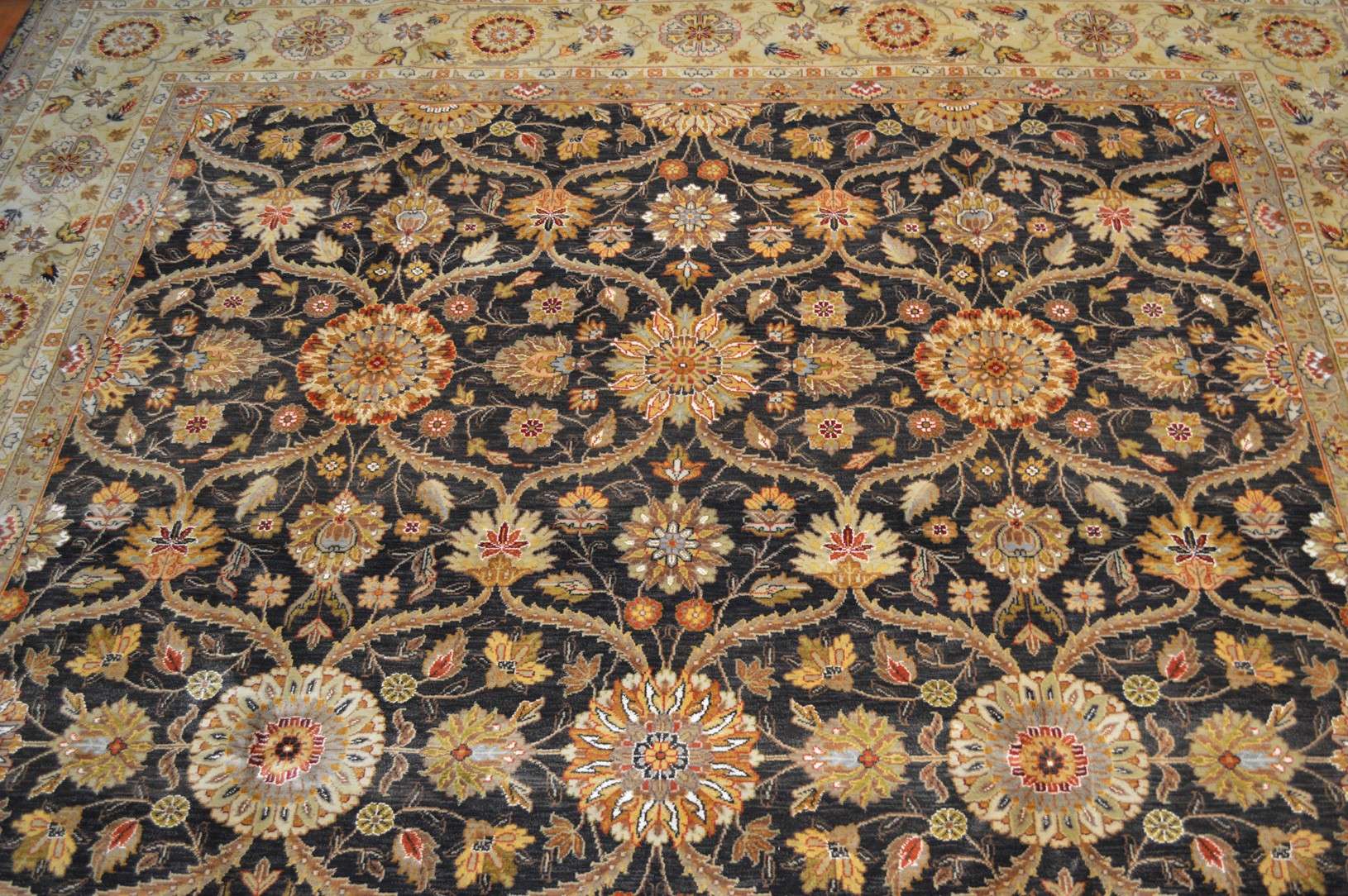 7' 9" x 9' 9" India Agra Rug - Image 6