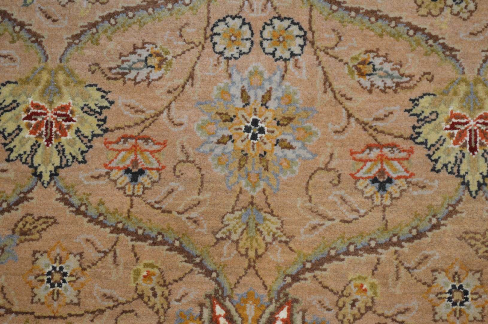 2' 4" x 4' 3" India Agra Rug - Image 6