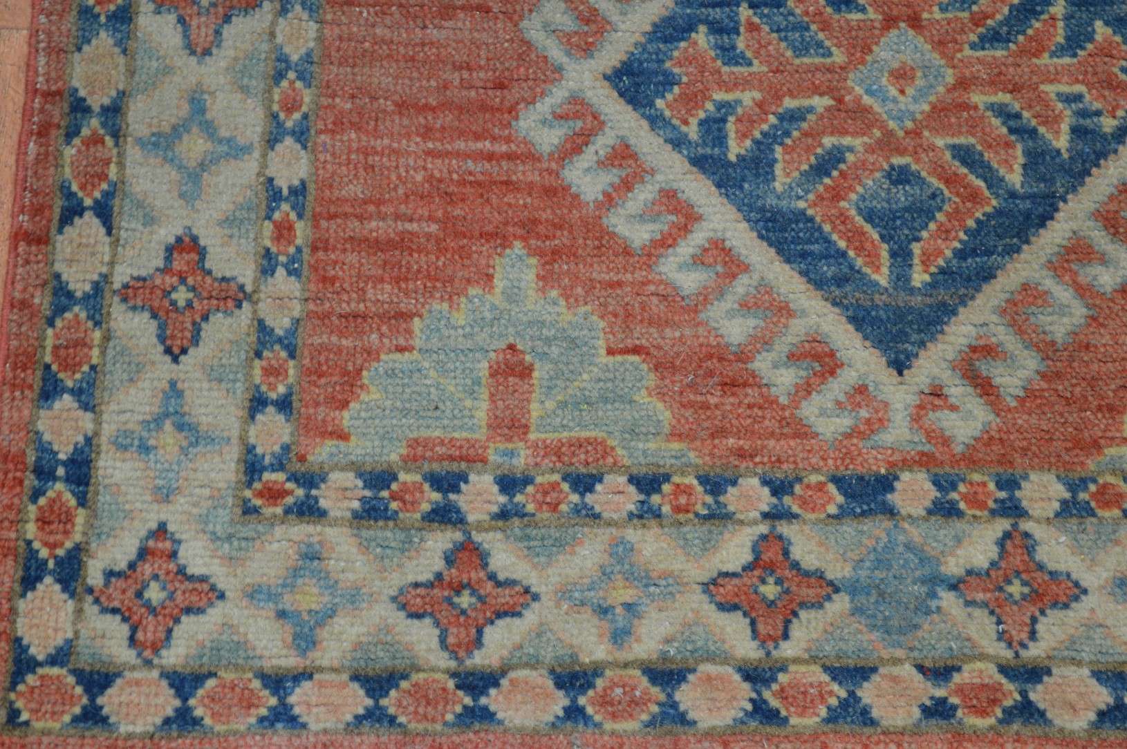 2' 7" x 4' 1" Pakistan Kazak Rug - Image 6
