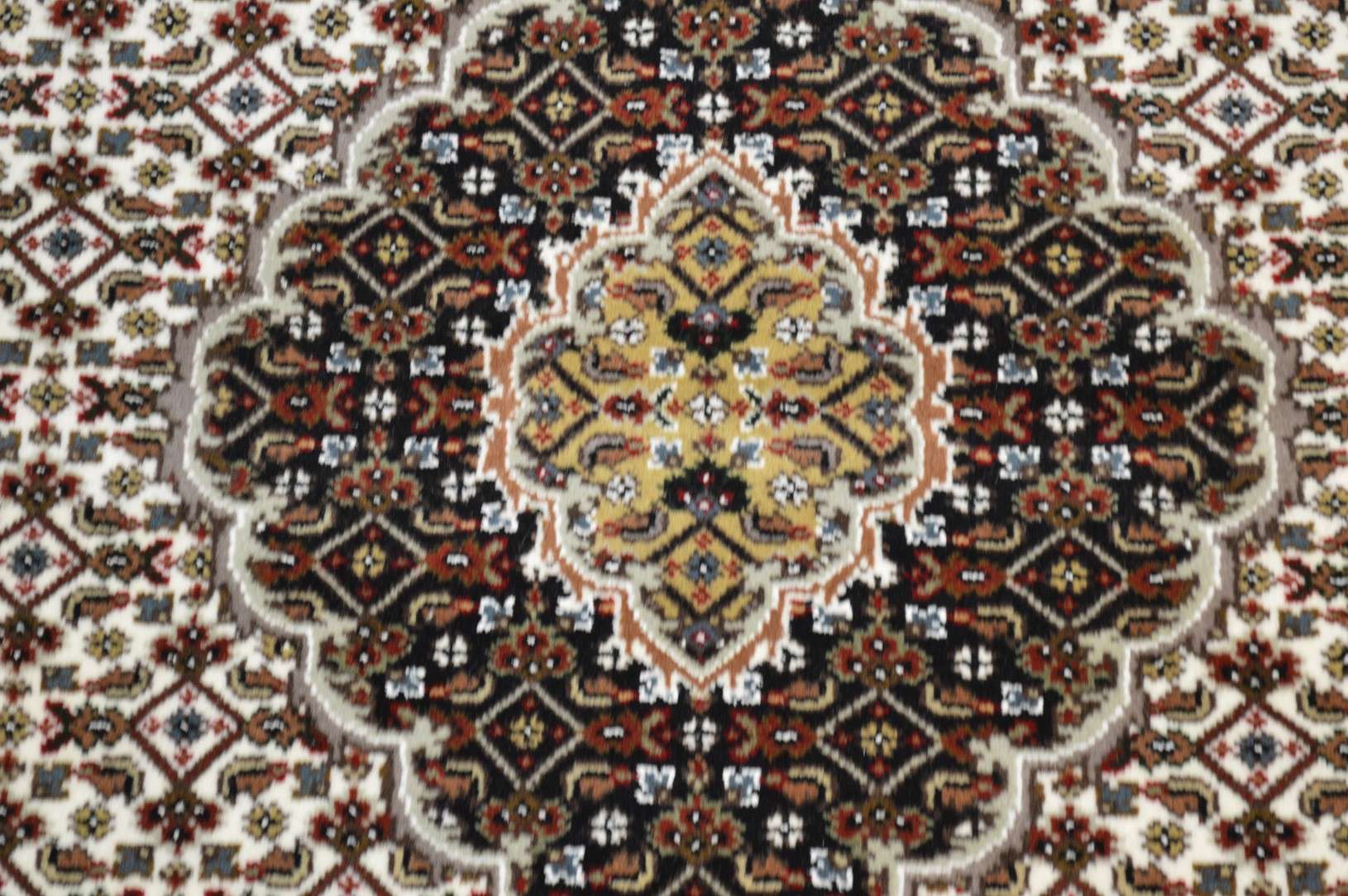 4' 3" x 6' 2" India Bijar Rug - Image 6
