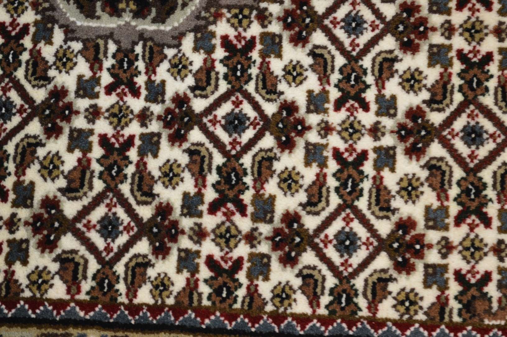 4' 3" x 6' 2" India Bijar Rug - Image 8