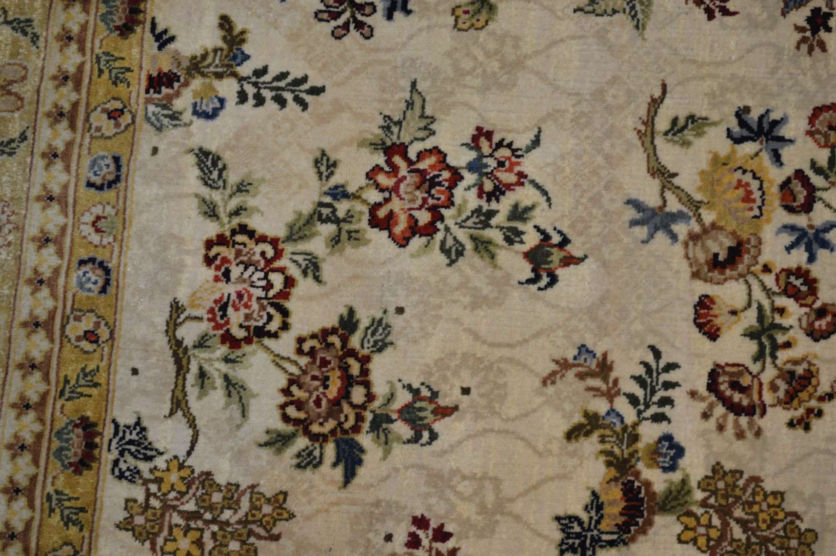 3' 9" x 4' 3" India Agra Rug - Image 4