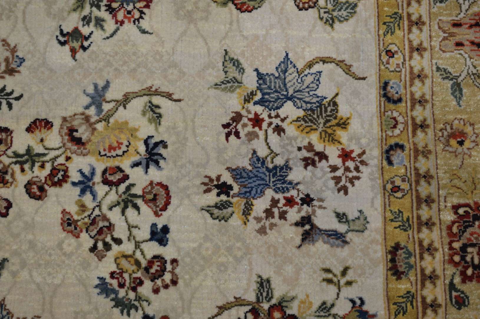 3' 9" x 4' 3" India Agra Rug - Image 3