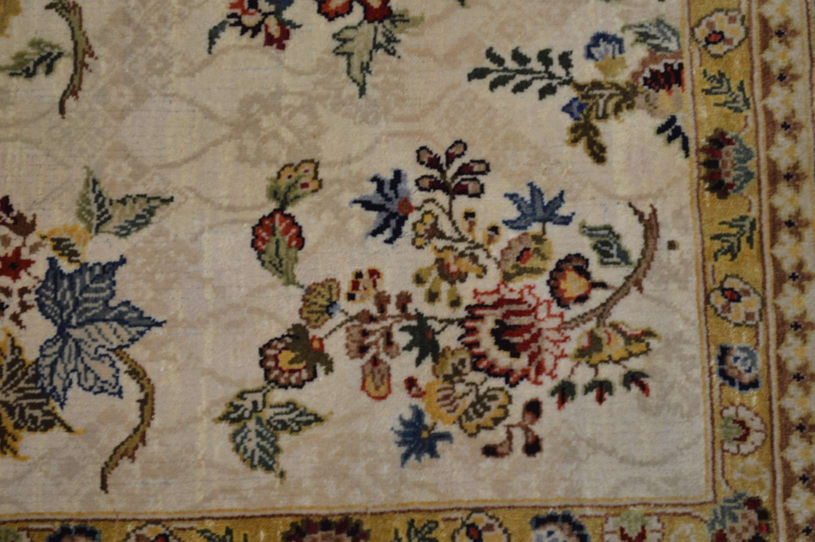 3' 9" x 4' 3" India Agra Rug - Image 10
