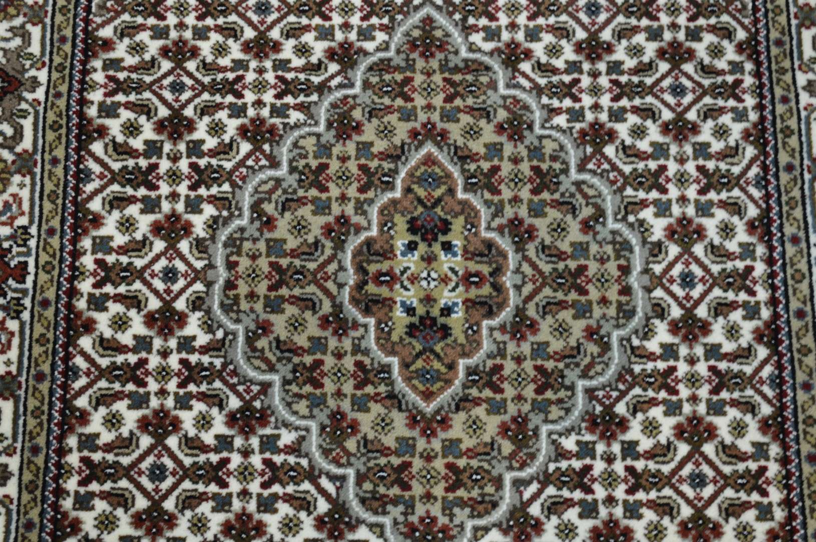 3' 1" x 5' 2" India Bijar Rug - Image 9