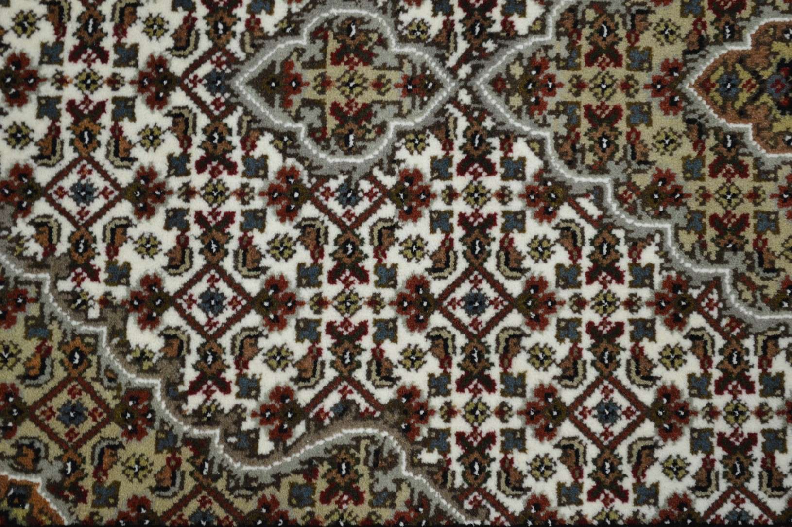 3' 1" x 5' 2" India Bijar Rug - Image 5