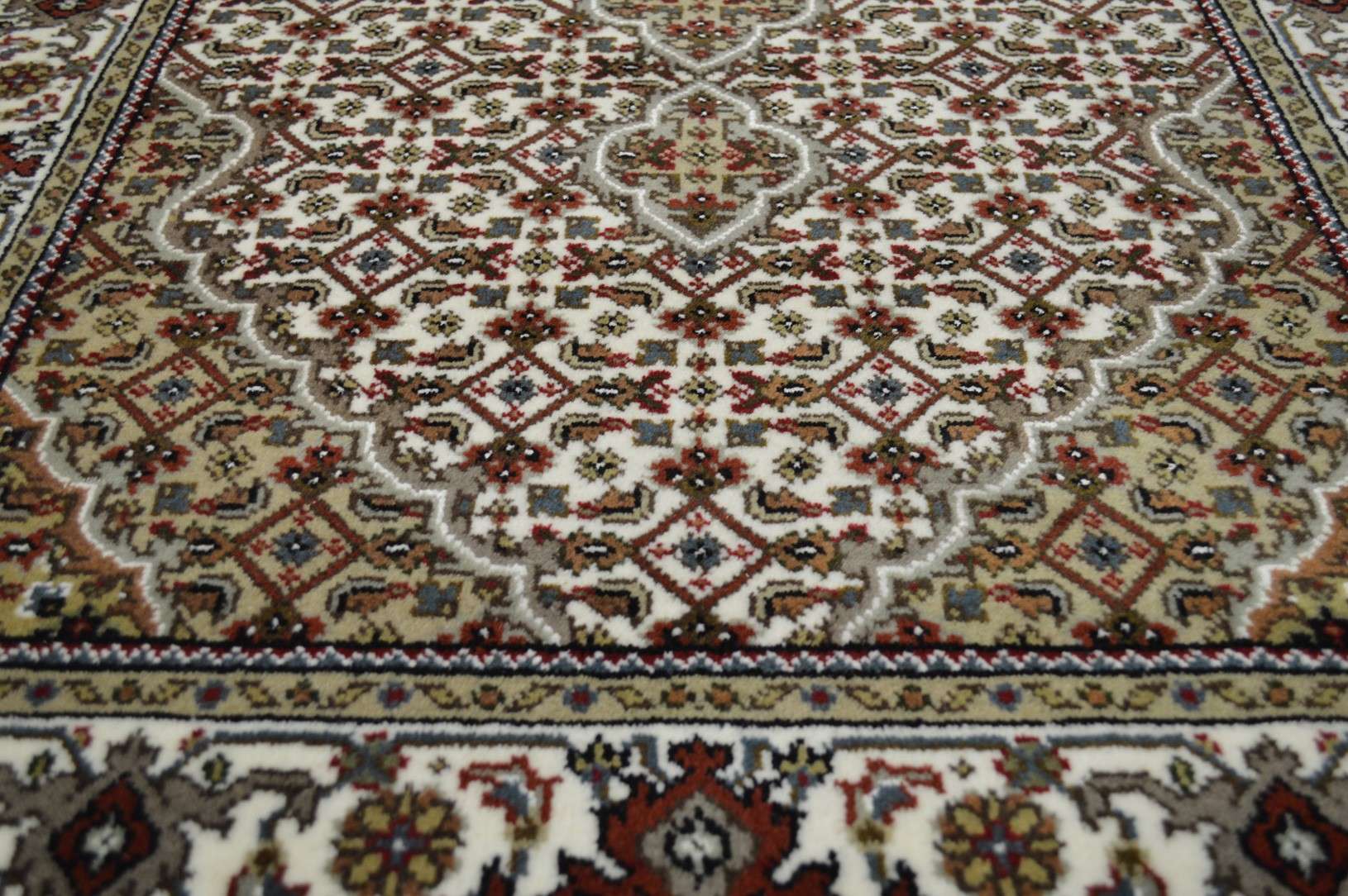 3' 1" x 5' 2" India Bijar Rug - Image 8
