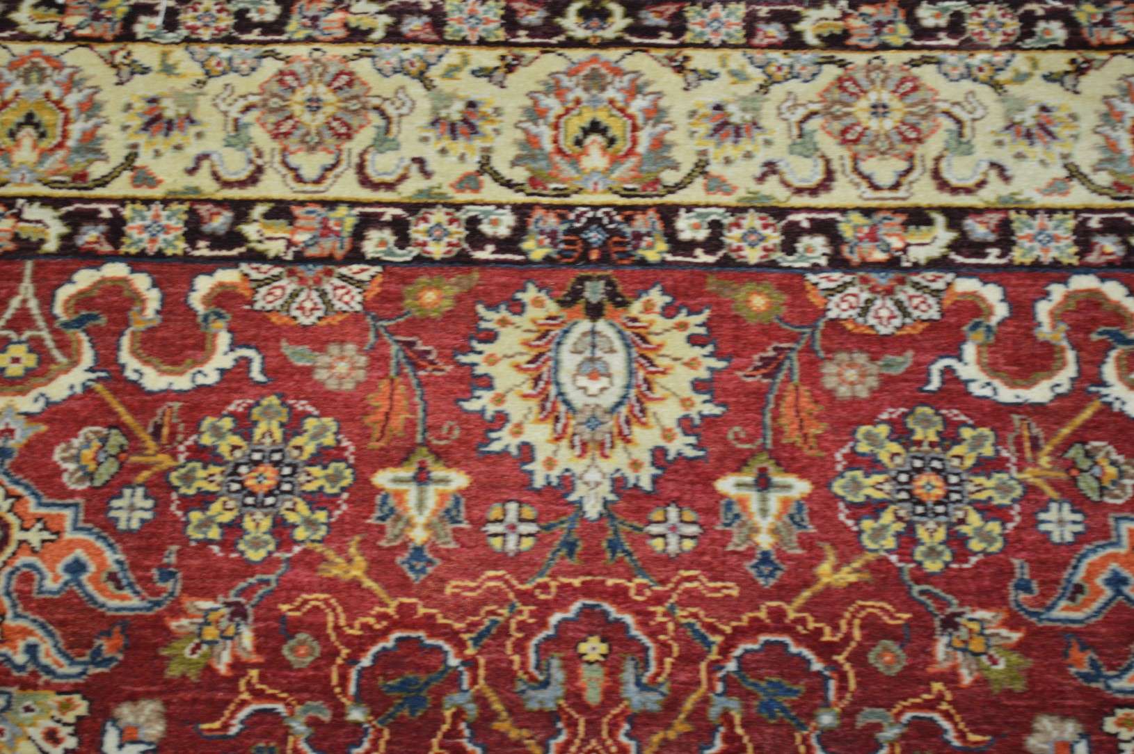 4' 0" x 5' 9" India Agra Rug - Image 3