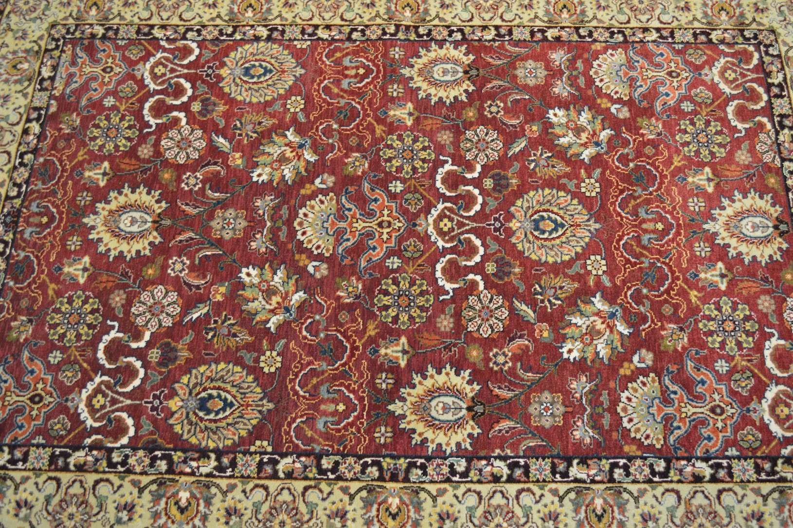 4' 0" x 5' 9" India Agra Rug - Image 7