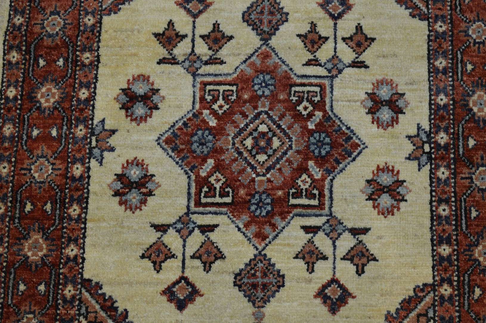 2' 6" x 9' 5" Pakistan Kazak Runner - Image 8