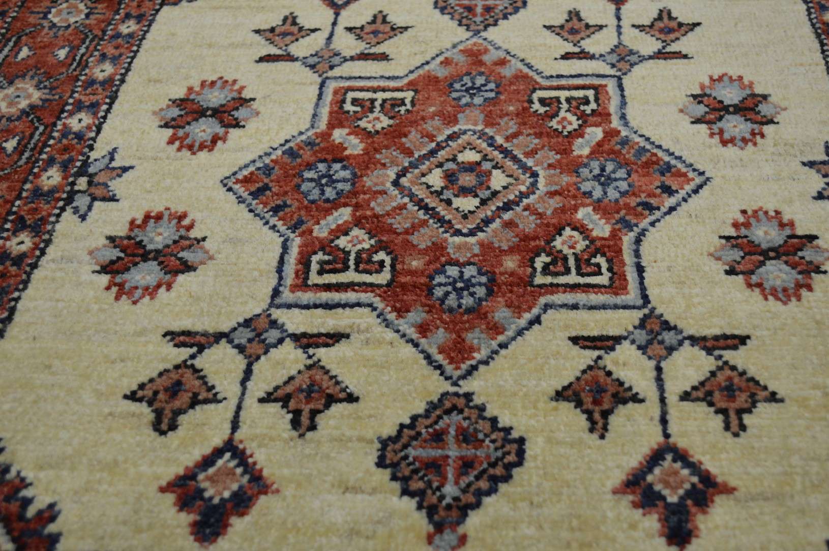 2' 6" x 9' 5" Pakistan Kazak Runner - Image 9